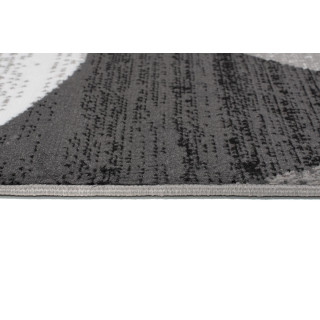 Vzorovaný koberec v sivej farbe