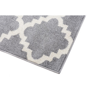 Moderný sivý koberec so vzorom