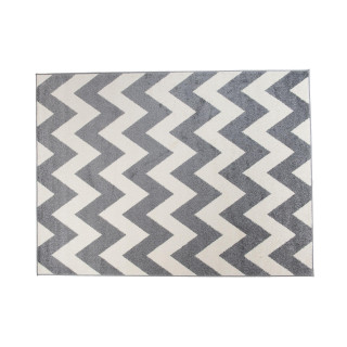 Sivý koberec s jednoduchým vzorom