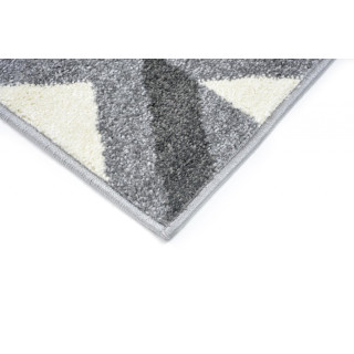 Koberec so vzorom sivej farby