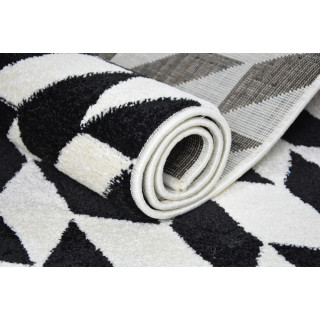 Koberec s moderným vzorom čiernobielej farby