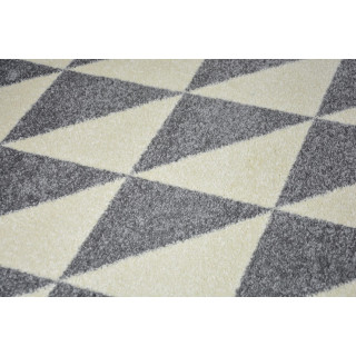 Moderný koberec v sivej farbe