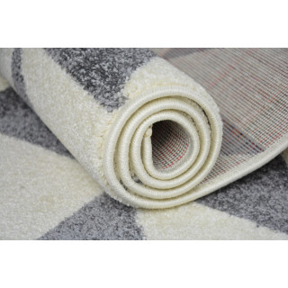 Moderný koberec v sivej farbe