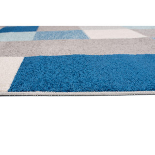 Modrý koberec so štvorcami