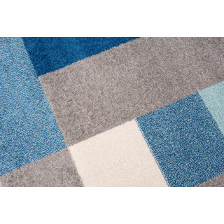 Modrý koberec so štvorcami