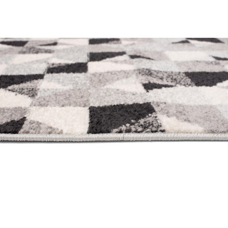 Sivý koberec so vzorom