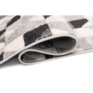 Sivý koberec so vzorom