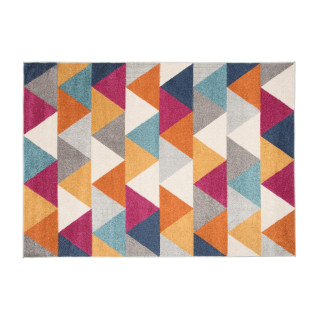 Farebný koberec so vzorom