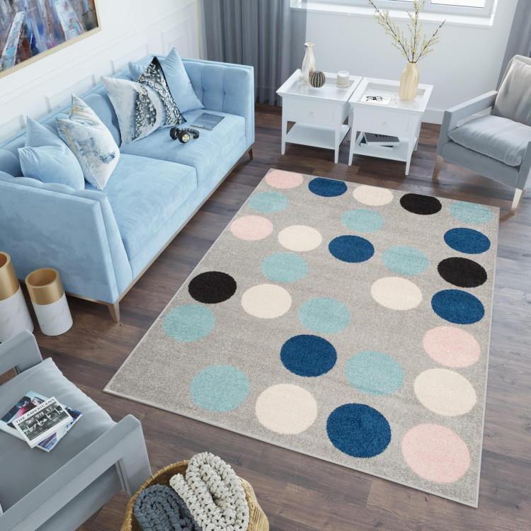 Sivý moderný koberec s bodkami