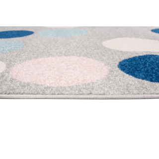 Sivý moderný koberec s bodkami