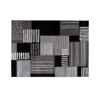 Čierny koberec s bielym vzorom