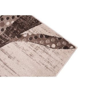 Koberec v béžovej farbe so vzorom