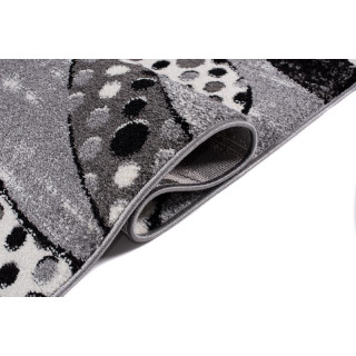 Moderný sivý koberec