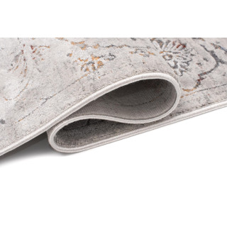 Krémový koberec s ornamentom