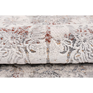 Krémový koberec s ornamentom