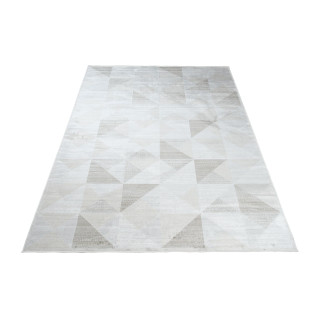 Krémový koberec so vzorom