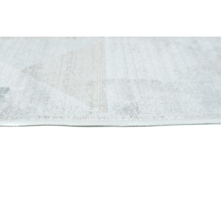 Krémový koberec so vzorom