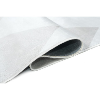 Strieborný koberec s jednoduchým vzorom