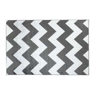 Vzorovaný koberec v sivej farbe