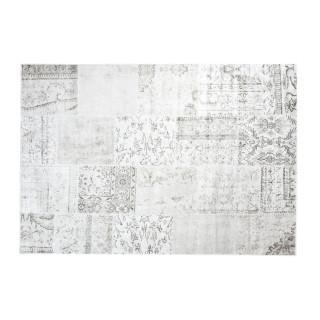 Krémovo-strieborný koberec so vzorom