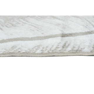 Strieborný moderný koberec s listami