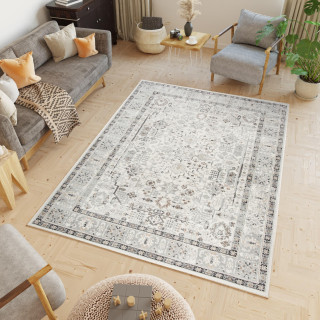 Koberec v jemných farbách so vzorom