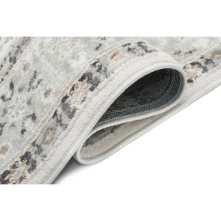 Koberec v jemných farbách so vzorom