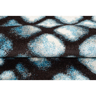 Modrý koberec s geometrickým vzorom