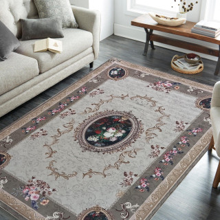 Koberec béžovej farby s kvetinovým vzorom