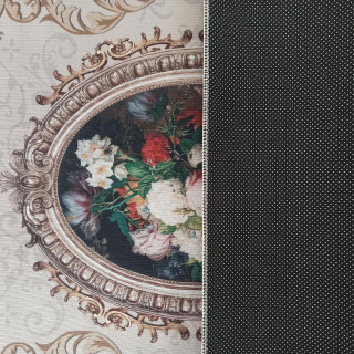 Koberec béžovej farby s kvetinovým vzorom