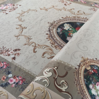 Koberec béžovej farby s kvetinovým vzorom