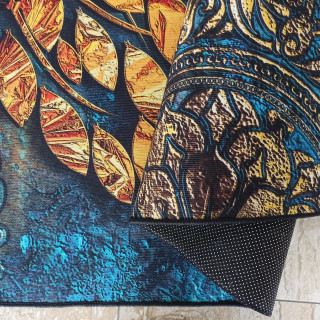 Modrý koberec so zlatým stromom