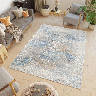 Bielo-modrý koberec v štýle vintage