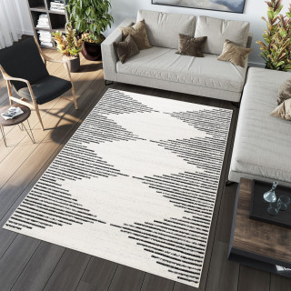 Krémový koberec s čiernym vzorom