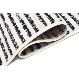 Krémový koberec s čiernym vzorom