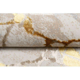 Preproga z zlatim vzorcem