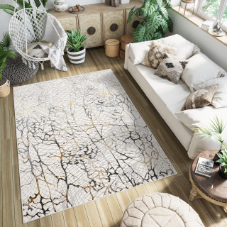 Vzorčasta preproga v krem barvi