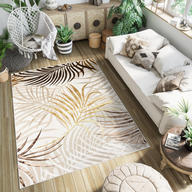 Krem preproga z zlatim motivom