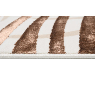 Krem preproga z zlatim motivom