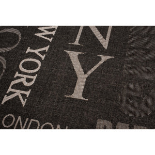 Preproga z napisi v črni barvi