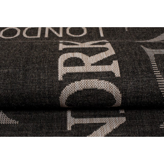 Preproga z napisi v črni barvi