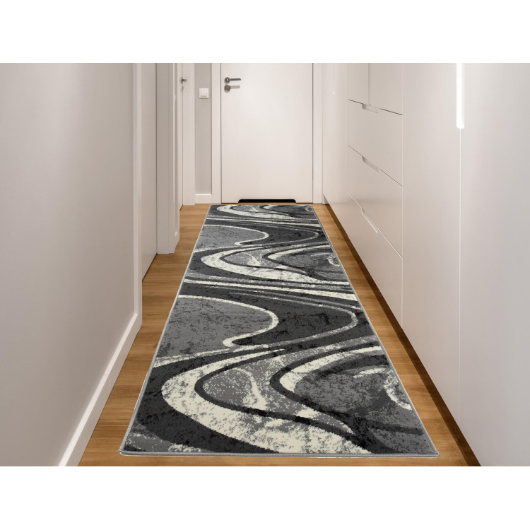 Siva preproga z modernim vzorcem