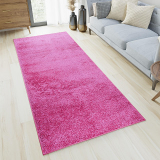 Metrážny ružový shaggy koberec