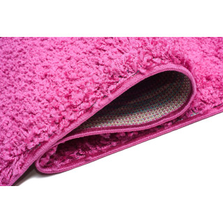 Metrážny ružový shaggy koberec