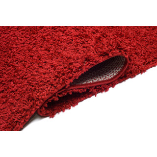 Červený metrážny koberec