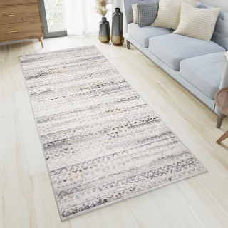 Biely metrážny koberec so vzorom