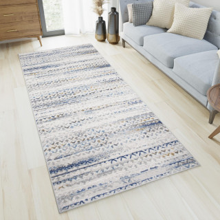 Biely metrážny koberec s modrým vzorom