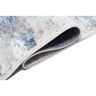 Modrý metrážny koberec so vzorom