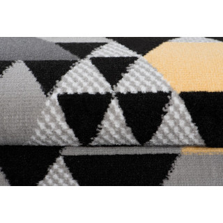 Metrážny koberec so vzorom