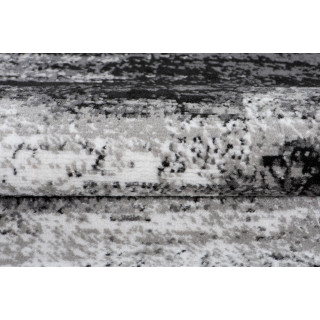 Vzorovaný metrážny koberec čiernej farby